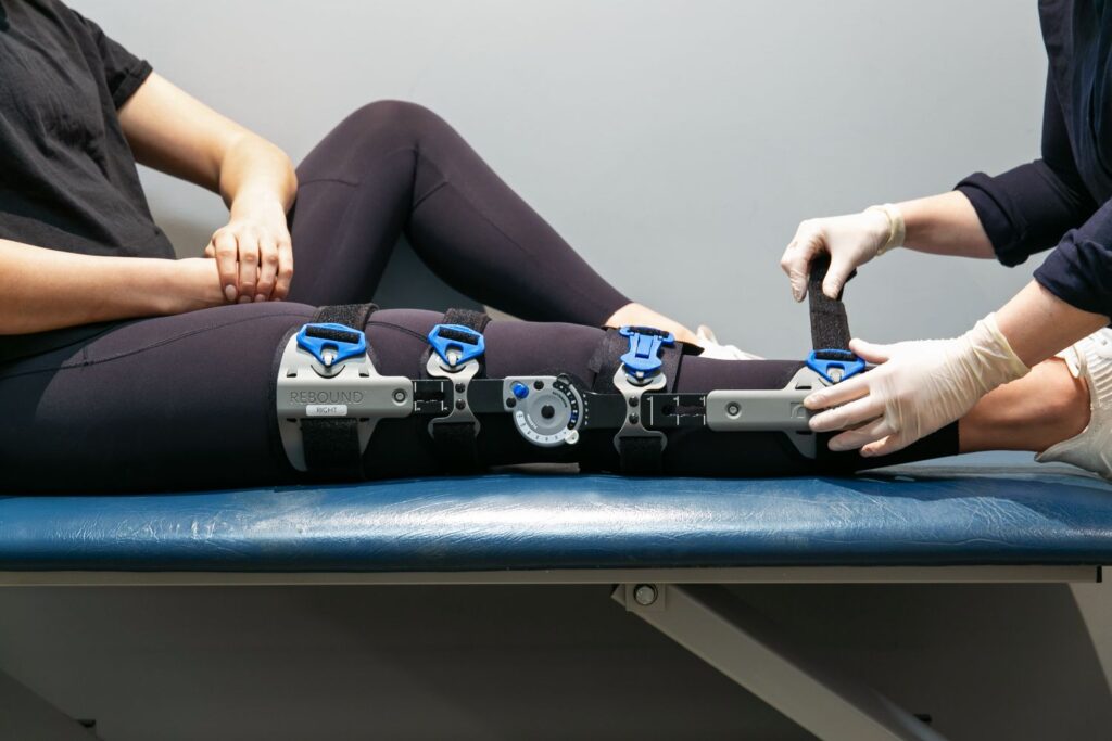 hinged patella knee brace