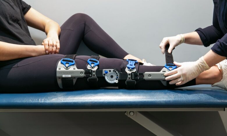 hinged patella knee brace